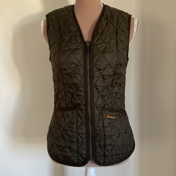 Barbour Gilet Vest Sz 4 in Dark Olive. Classic! - Picture 3 of 12